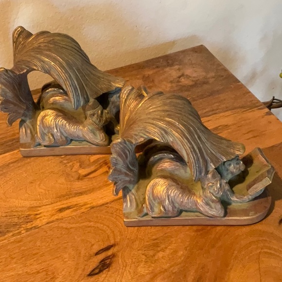 Help your books have good posture with 3 monkey’s - Picture 2 of 4